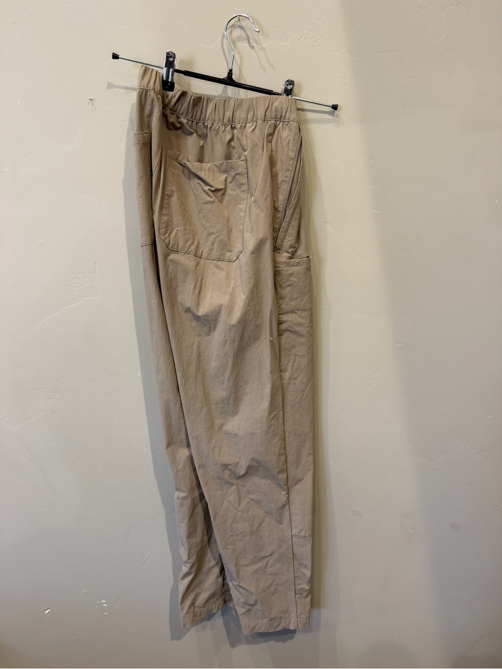 Alo Cargo Utility Pants – Khaki/Tan